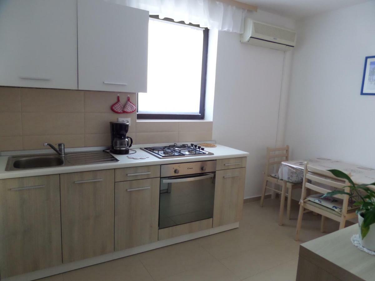 Apartmani Lili Mali Lošinj Exterior foto